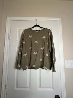 j. roberts Olive Green Star Print Long Sleeve Top Size S